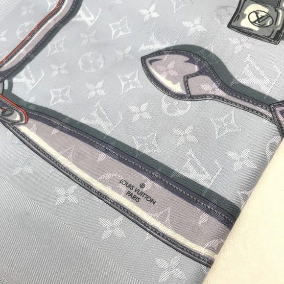LOUIS VUITTON Blue Monogram Scarf - Picture 9 of 13